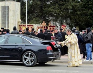 Preotii si masinile de lux (foto: reporterntv.ro)