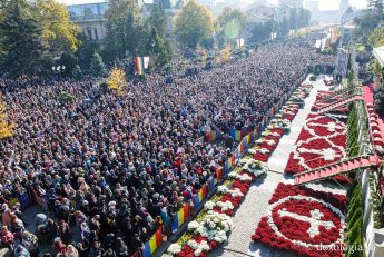 Sfanta Cuvioasa Parascheva procesiune Iasi