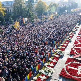 Sfanta Cuvioasa Parascheva procesiune Iasi