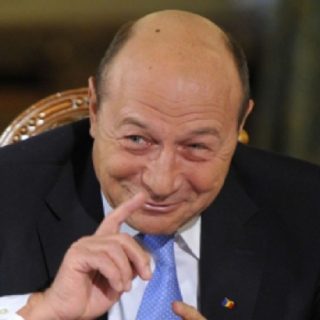 Traian Basescu razand